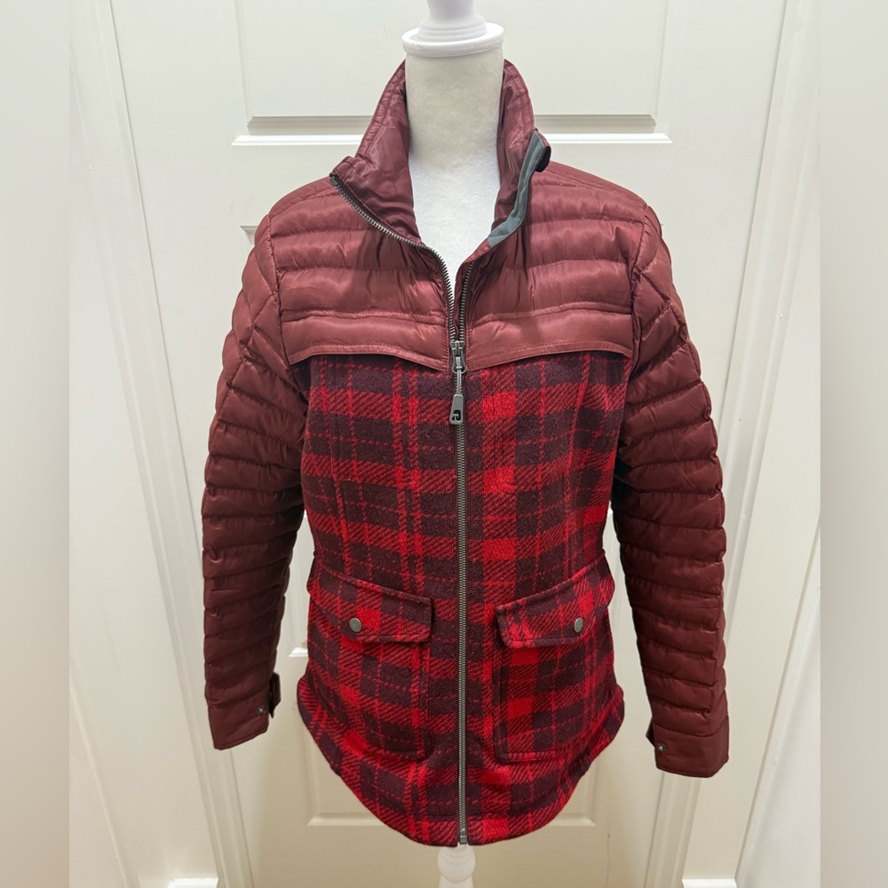 Toad & Co. Breckinridge Traveller Jacket. Red/Maroon. Size Small.